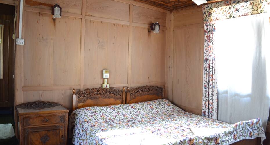 Neptune Houseboat, Srinagar 2
